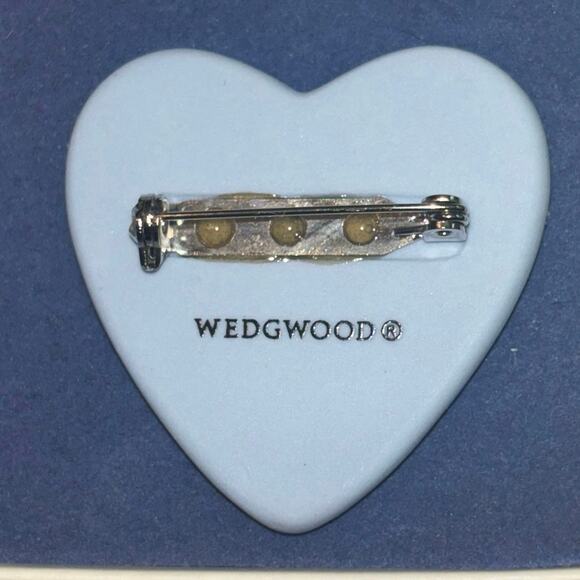 Wedgewood Blue Jasperware Heart Pin Brooch 1.5” diameter - Picture 3 of 5